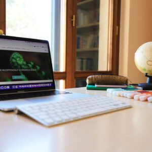 Laura Marini Business Coaching - scrivania con laptop